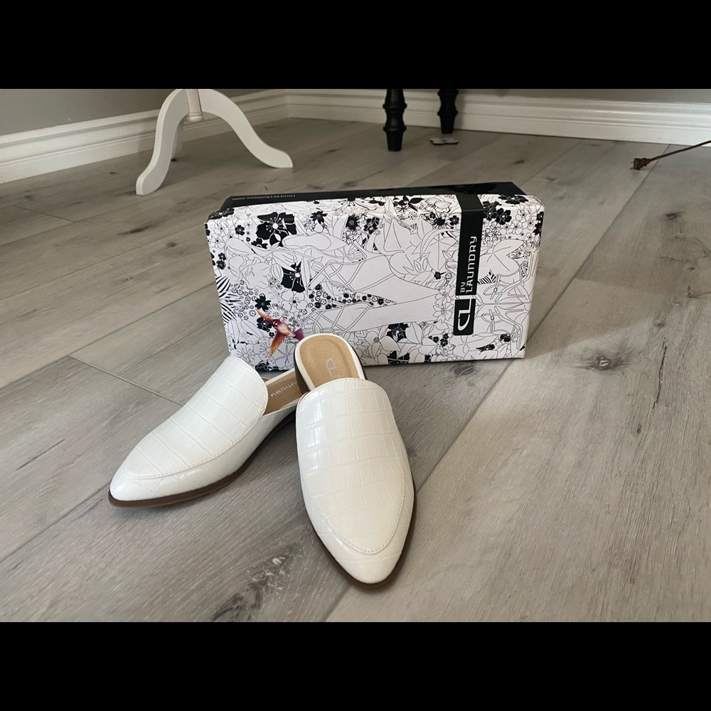 Chinese Laundry Freshest Croco White Slide